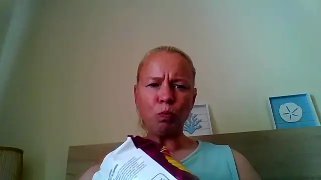Snapshot of jennyblondeuk chatting on April 22, 1:07 pm jennyblondeuk online show from April 22, 1:07 pm