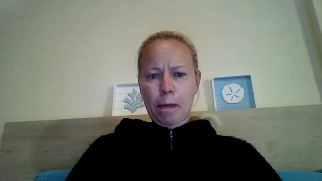 Snapshot of jennyblondeuk chatting on May 6, 9:30 pm jennyblondeuk online show from May 6, 9:30 pm