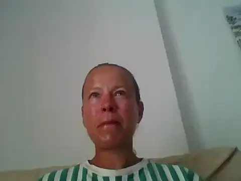 Snapshot of jennyblondeuk chatting on June 10, 3:35 pm jennyblondeuk online show from June 10, 3:35 pm