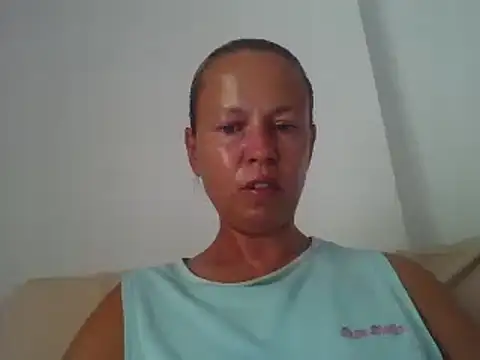 Snapshot of jennyblondeuk chatting on June 21, 3:29 pm jennyblondeuk online show from June 21, 3:29 pm