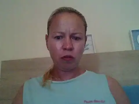 Snapshot of jennyblondeuk chatting on May 18, 5:18 pm jennyblondeuk online show from May 18, 5:18 pm