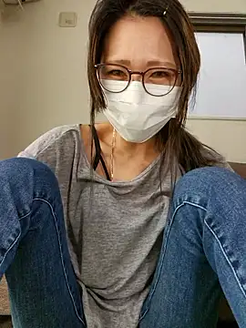 tomatocjin124 online show from April 22, 2:40 am