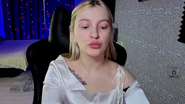 Snapshot of Eva_Vibe_ chatting on February 11, 4:12 am Eva Vibe online show from February 11, 4:12 am