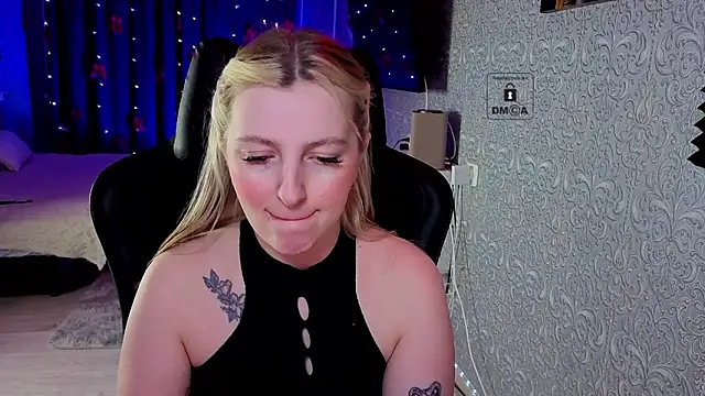 Snapshot of Eva_Vibe_ chatting on February 9, 6:17 pm Eva Vibe online show from February 9, 6:17 pm