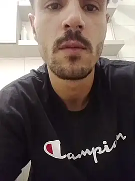 Snapshot of henrinnvv25 chatting on December 21, 4:25 am henrinnvv25 online show from December 21, 4:25 am