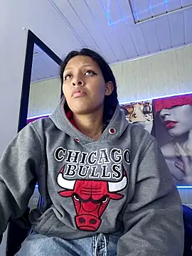 ashley-17 online show from February 13, 3:28 am