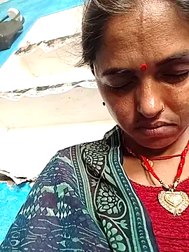 Snapshot of Mahima_rani34 chatting on May 18, 8:19 am Mahima rani34 online show from May 18, 8:19 am
