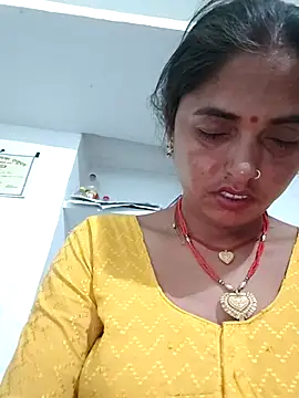 Snapshot of Mahima_rani34 chatting on May 30, 9:53 pm Mahima rani34 online show from May 30, 9:53 pm