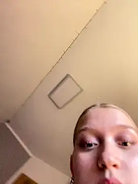 EmmiPemmi online show from December 21, 1:46 pm