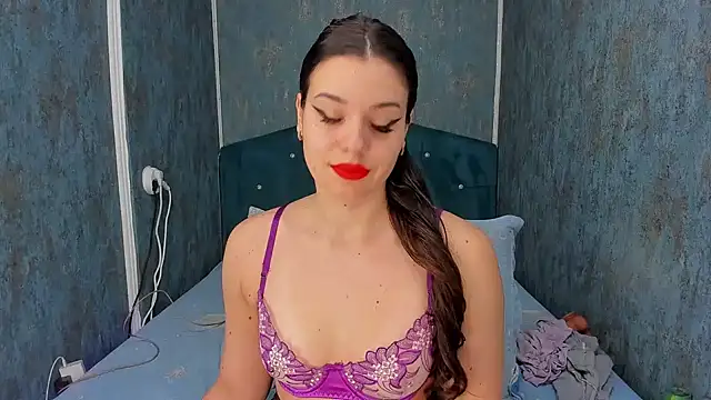 RedAssHottie online show from February 28, 6:02 am