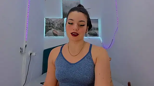 Snapshot of RedAssHottie chatting on March 6, 4:08 am RedAssHottie online show from March 6, 4:08 am