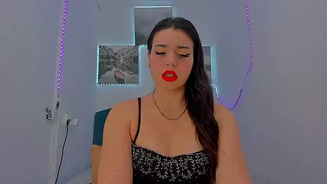 Snapshot of RedAssHottie chatting on March 9, 4:05 am RedAssHottie online show from March 9, 4:05 am