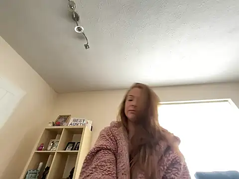 HollyHaze online show from March 28, 10:49 am