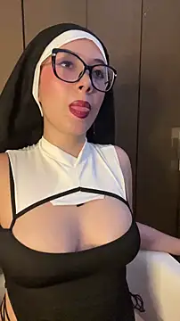 Snapshot of EmmaInPink chatting on February 21, 5:59 pm EmmaInPink online show from February 21, 5:59 pm