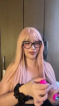 Snapshot of EmmaInPink chatting on February 1, 5:33 pm EmmaInPink online show from February 1, 5:33 pm