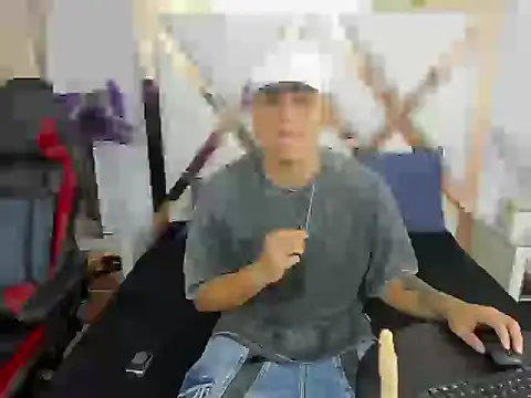 Snapshot of ThomasThund chatting on January 6, 1:37 pm ThomasThund online show from January 6, 1:37 pm