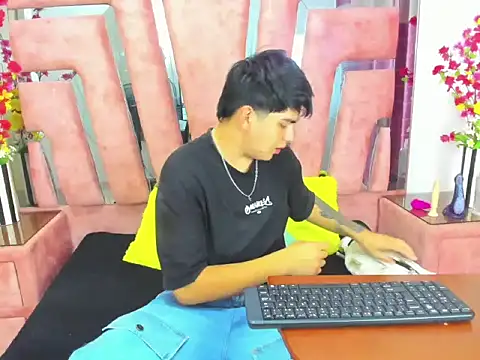 Snapshot of ThomasThund chatting on January 10, 1:06 pm ThomasThund online show from January 10, 1:06 pm