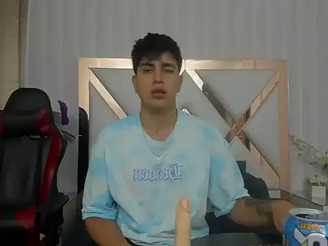 Snapshot of ThomasThund chatting on January 8, 1:06 pm ThomasThund online show from January 8, 1:06 pm