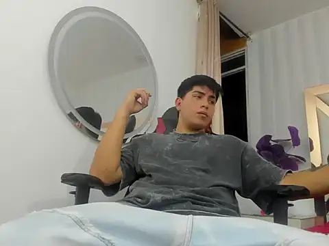 Snapshot of ThomasThund chatting on January 14, 2:59 am ThomasThund online show from January 14, 2:59 am