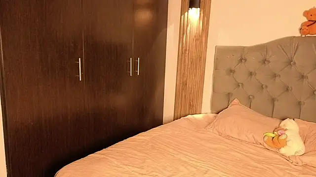 cute emmma online show from April 17, 11:02 am