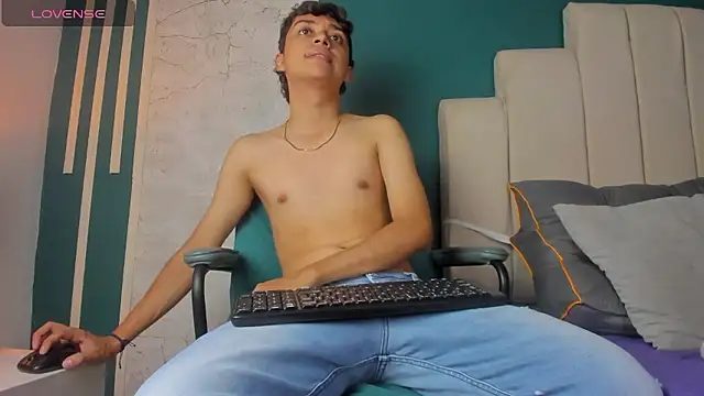 Snapshot of Josh_Bright chatting on January 7, 5:40 pm Josh Bright online show from January 7, 5:40 pm