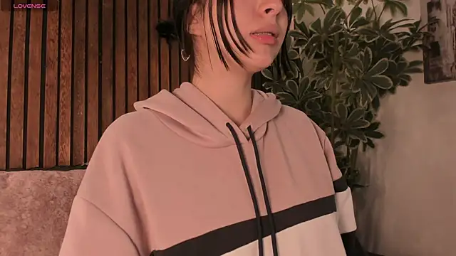 Lilith Sage  online show from April 12, 2:31 pm