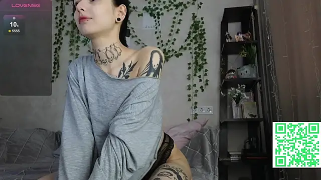 LeonaHinnes online show from February 23, 11:22 am