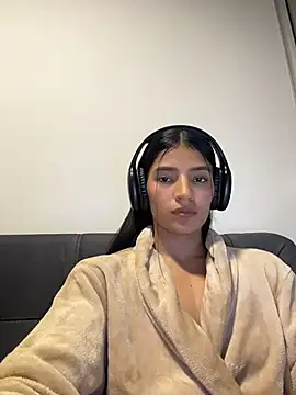 Snapshot of Ema_Rose_ chatting on June 18, 12:53 am Ema Rose online show from June 18, 12:53 am