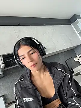 Snapshot of Ema_Rose_ chatting on June 15, 7:24 pm Ema Rose online show from June 15, 7:24 pm