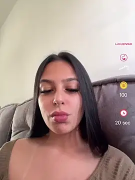 Snapshot of jujuarantes__2026 chatting on May 26, 2:26 pm jujuarantes 2026 online show from May 26, 2:26 pm