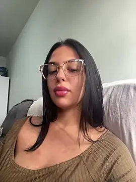 jujuarantes  2026 online show from February 10, 1:32 pm