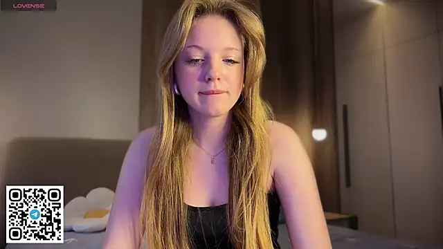 Snapshot of steffi_meoww chatting on June 8, 12:05 am steffi meoww online show from June 8, 12:05 am