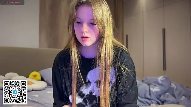 Snapshot of steffi_meoww chatting on June 2, 12:43 am steffi meoww online show from June 2, 12:43 am