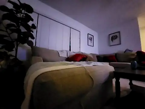 Snapshot of esmibby chatting on December 21, 11:45 am esmibby online show from December 21, 11:45 am