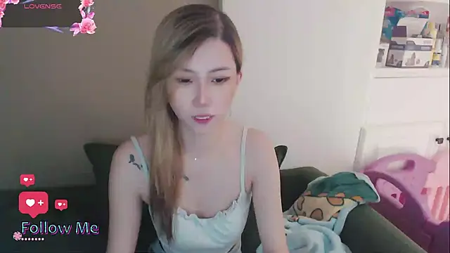 Snapshot of whitecat13 chatting on May 13, 10:11 am whitecat13 online show from May 13, 10:11 am
