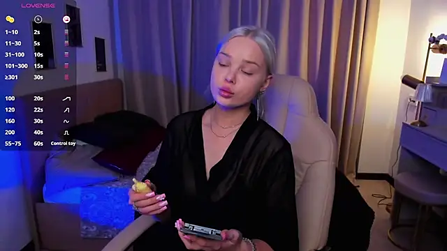 Leslie Caronn online show from March 29, 7:32 am