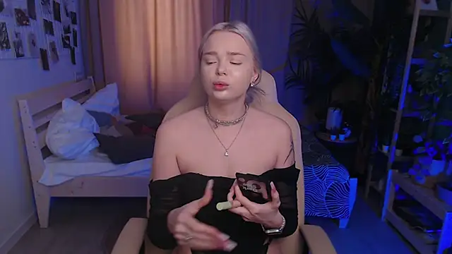 Leslie Caronn online show from March 9, 7:45 am