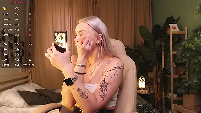 Leslie Caronn online show from February 12, 8:14 am