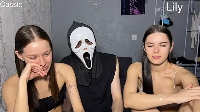 girls secrets online show from April 2, 10:22 am
