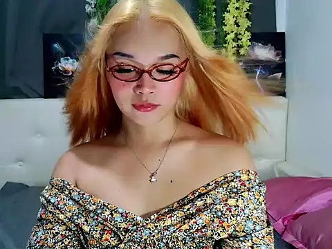 Snapshot of Hard_lovely_Dick69 chatting on June 18, 5:17 am Hard lovely Dick69 online show from June 18, 5:17 am