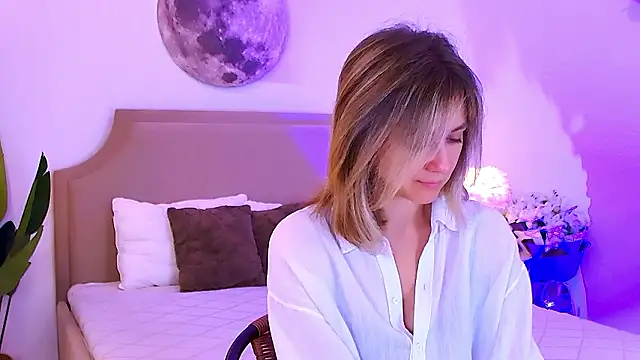 EmeraldGlow online show from February 17, 2:47 pm