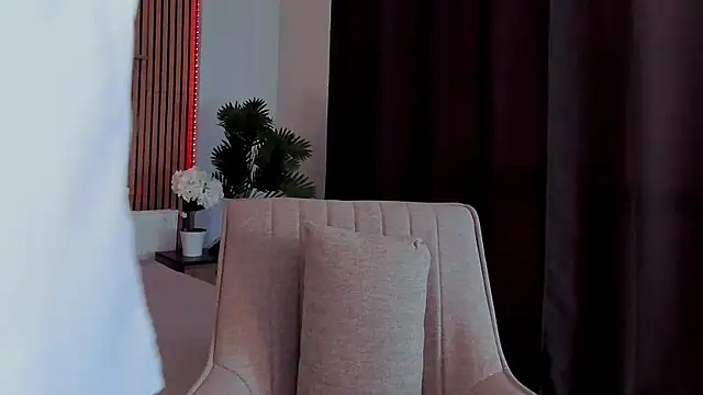 EmeraldGlow online show from April 10, 2:35 pm