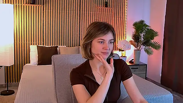 EmeraldGlow online show from April 13, 2:54 pm