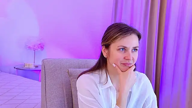 EmeraldGlow online show from March 26, 2:37 pm