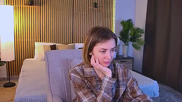 EmeraldGlow online show from April 18, 2:30 pm