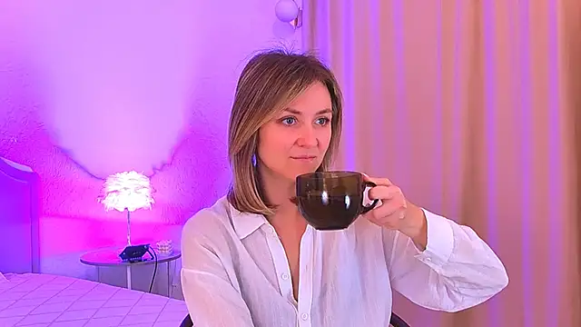 EmeraldGlow online show from February 9, 2:37 pm