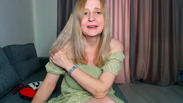 MiLenaMilf online show from March 19, 6:57 am