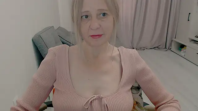 Snapshot of MiLenaMilf chatting on October 31, 5:04 am MiLenaMilf online show from October 31, 5:04 am