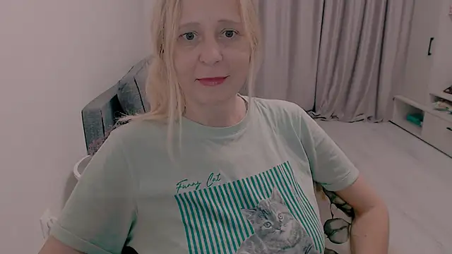 Snapshot of MiLenaMilf chatting on October 25, 3:49 am MiLenaMilf online show from October 25, 3:49 am