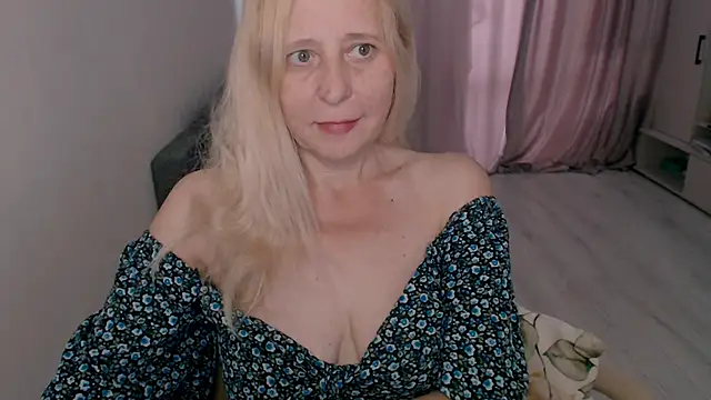 Snapshot of MiLenaMilf chatting on October 7, 6:36 am MiLenaMilf online show from October 7, 6:36 am
